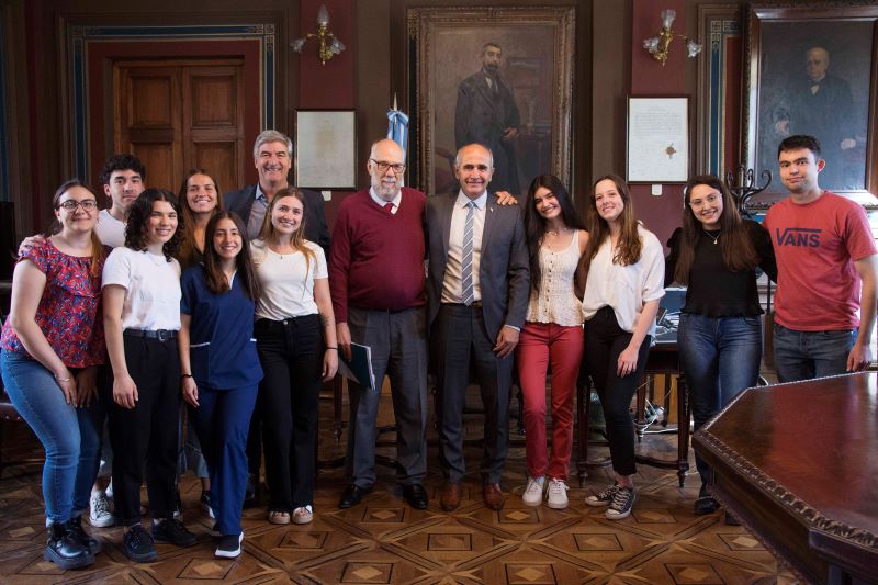 López Armengol recibió a los estudiantes de Medicina que participaron en la VII Olimpíada Académica