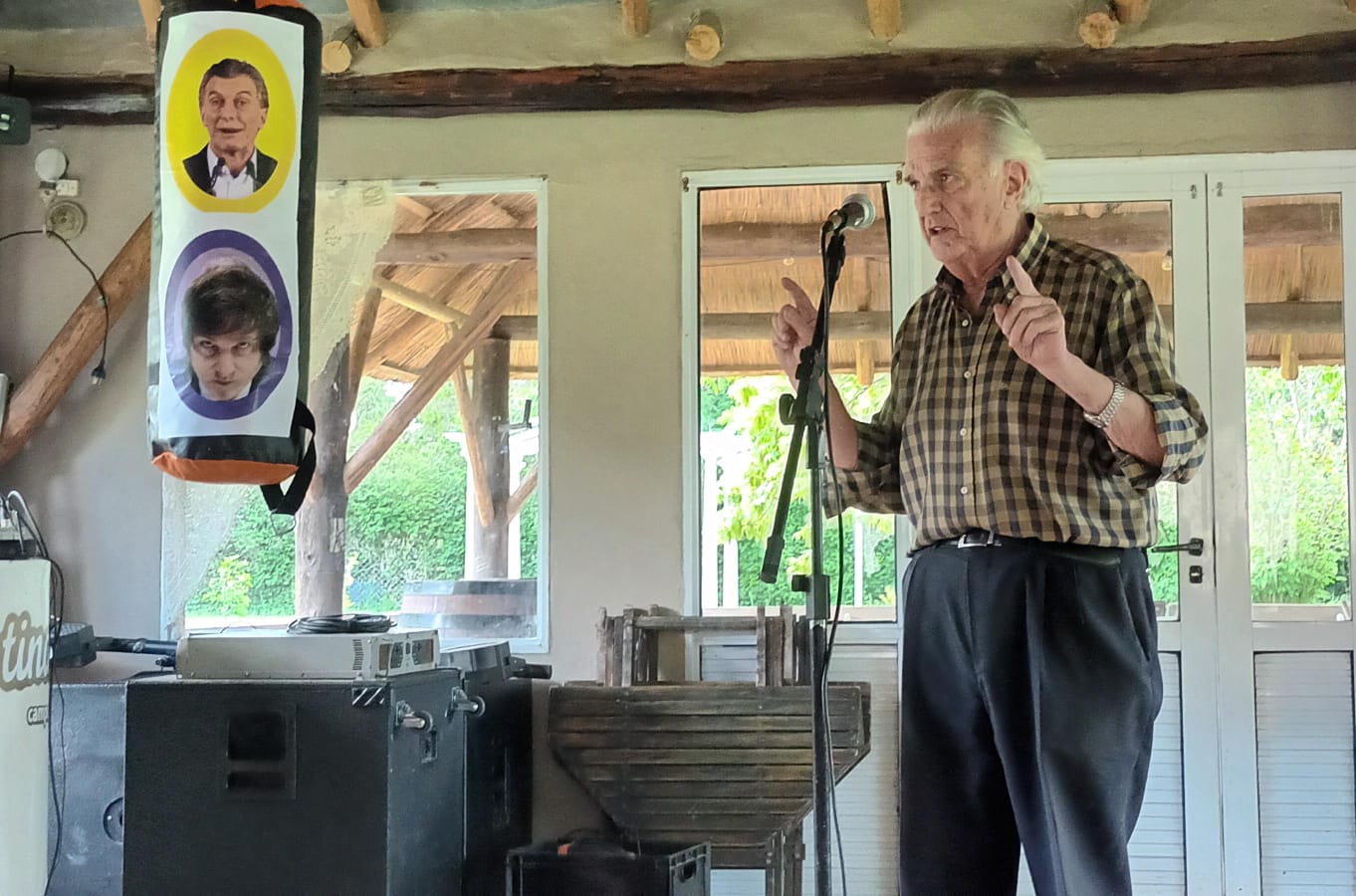 Casella y un sector del radicalismo platense llamaron a votar contra Milei