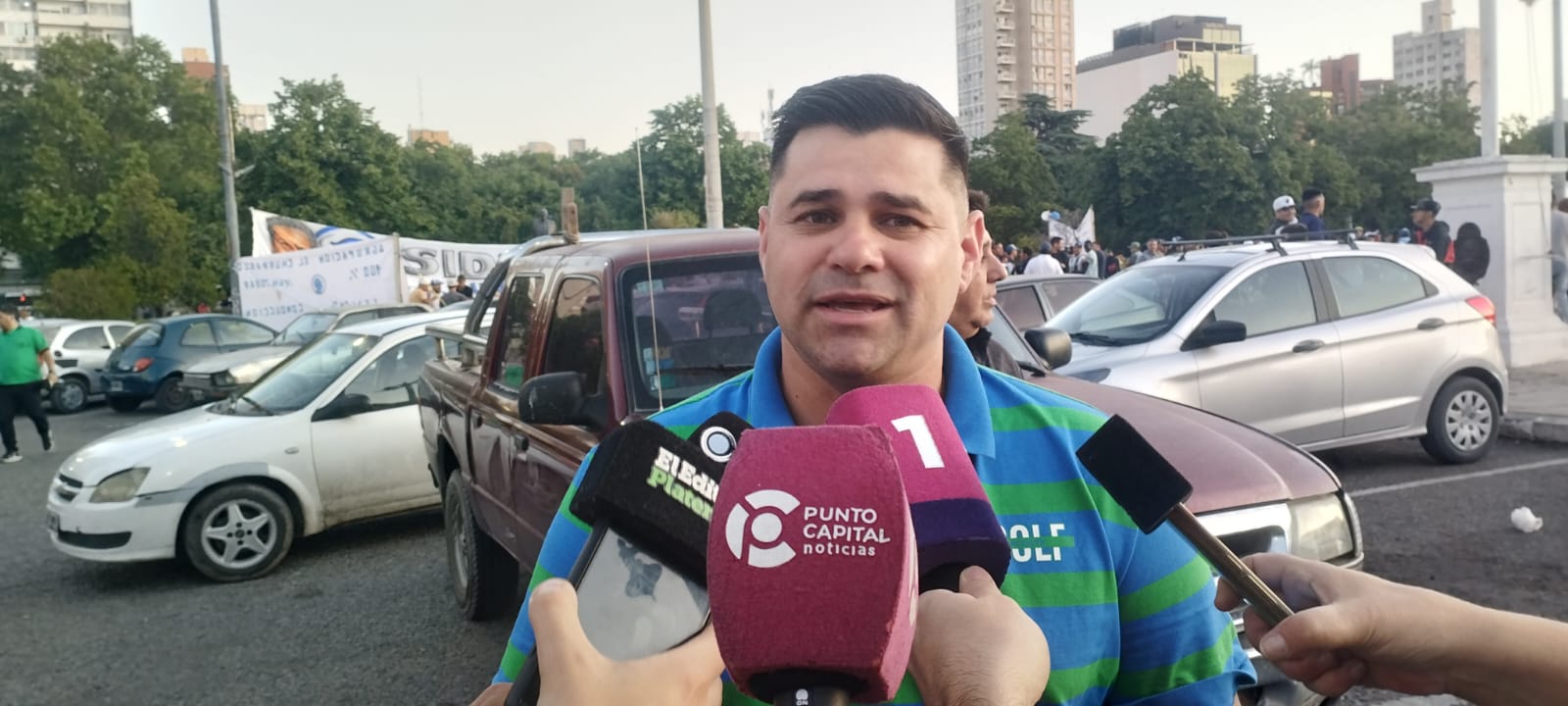 La UOCRA llevó adelante una "cena peronista" con 169 ollas populares en Plaza Moreno