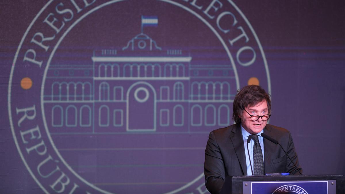 De qué se trata el "decretazo" que prepara Milei para desregular la economía