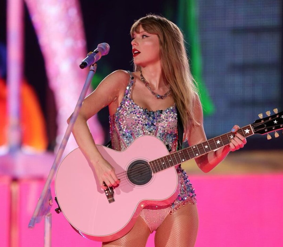 Taylor Swift alcanzó a Elvis en cantidad de semanas en el primer puesto