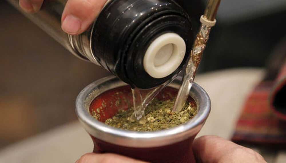 El consumo de yerba y té se mantendría alto en 2024 aunque se registraría una caída en la ingesta de café