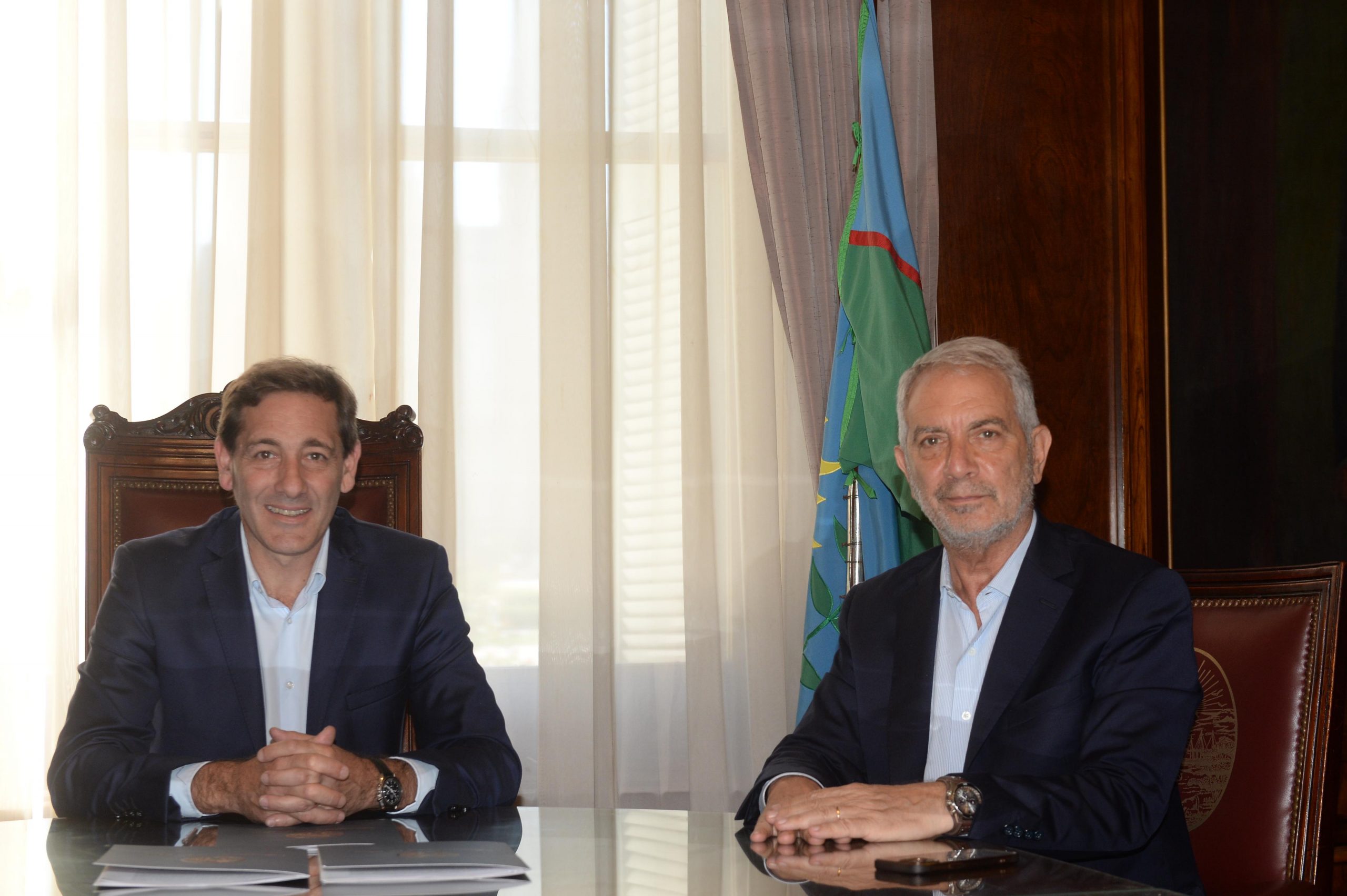 Alak firmó el acta que lo instituye como intendente de La Plata