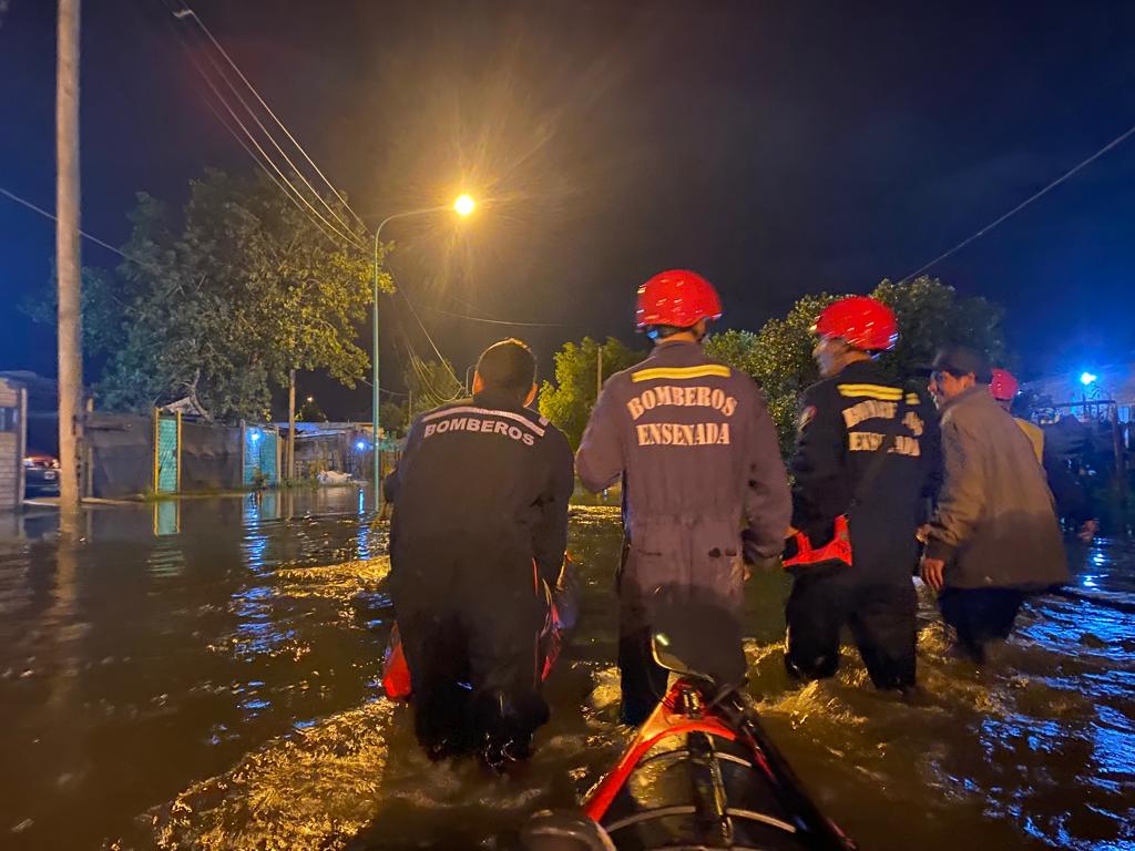 Alrededor de 70 personas fueron evacuadas en Ensenada por la crecida del Río de la Plata