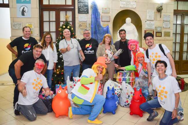 Donan 200 juguetes al hospital de niños Sor María Ludovica