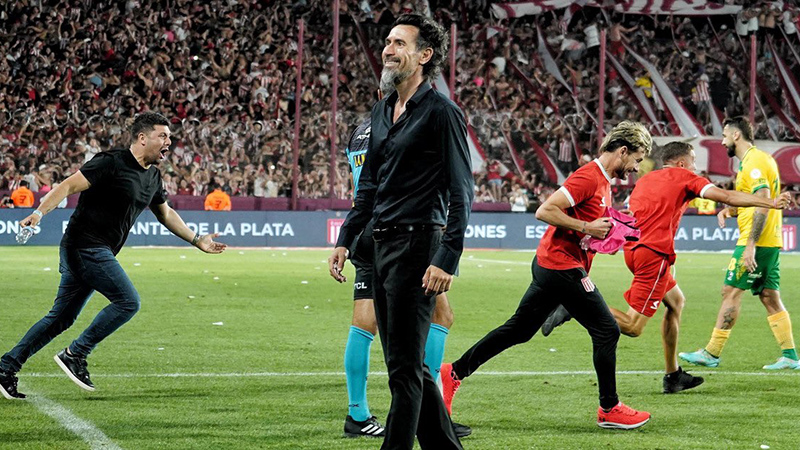 Domínguez entró en el selecto grupo de entrenadores campeones con Estudiantes
