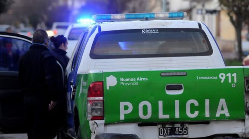 Un hombre robó un amplificador y huyó a caballo