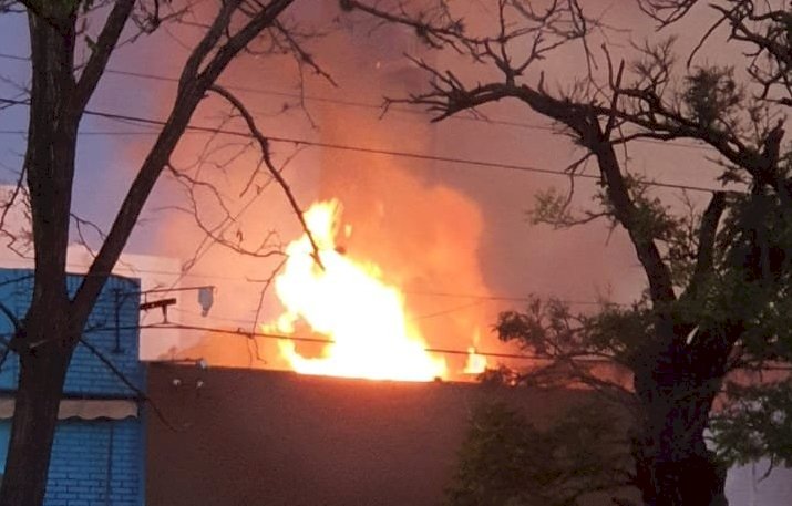 Un depósito se incendió y puso en alerta a los vecinos