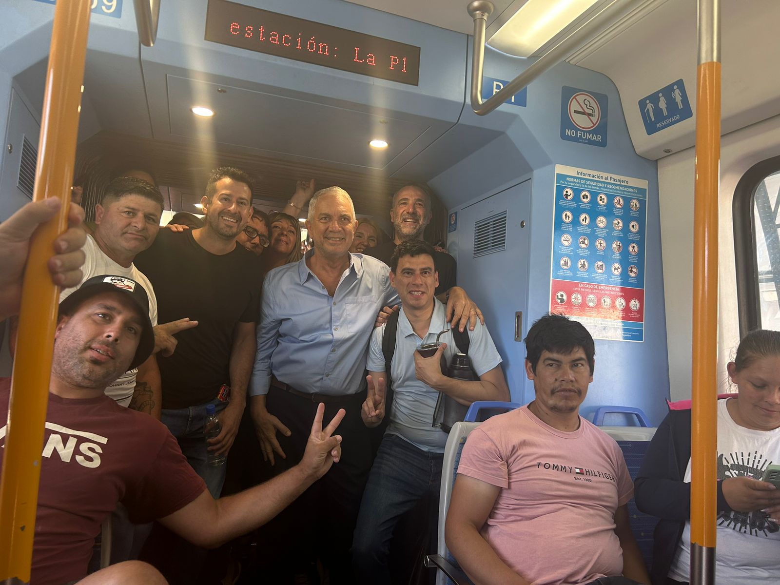 Paro nacional: Julio Alak se subió al 'Roca' para participar de la marcha principal