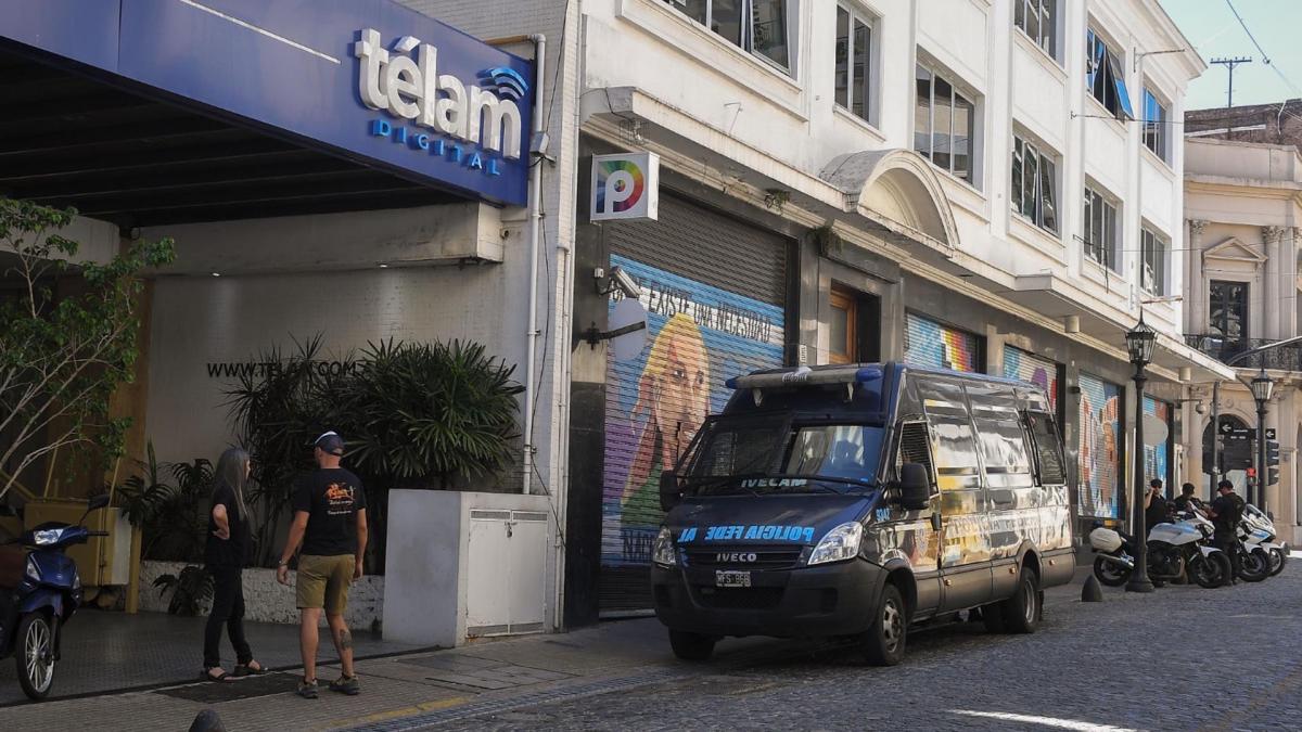 Unión por la Patria repudió la presencia policial en los medios públicos