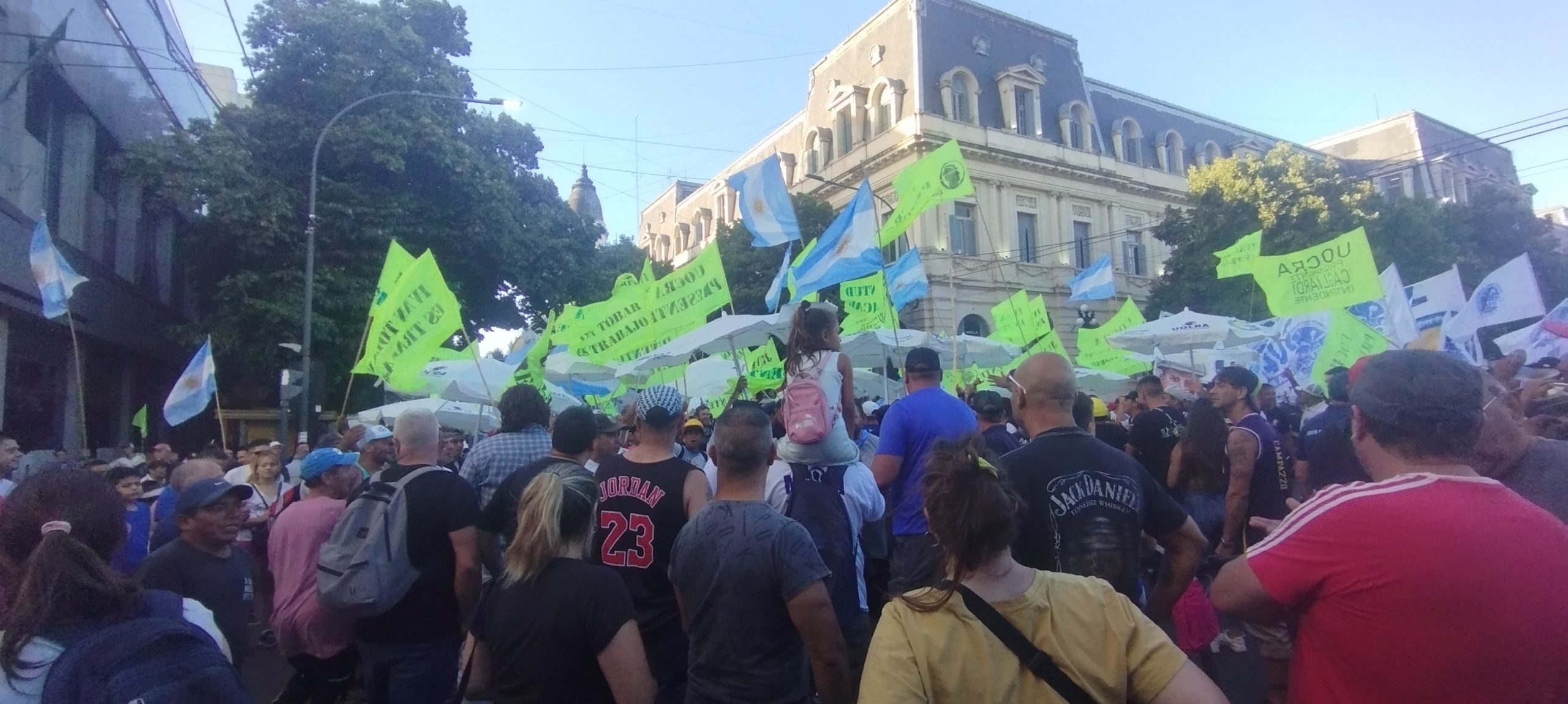 En la antesala del paro general, la UOCRA marchó a 7 y 50