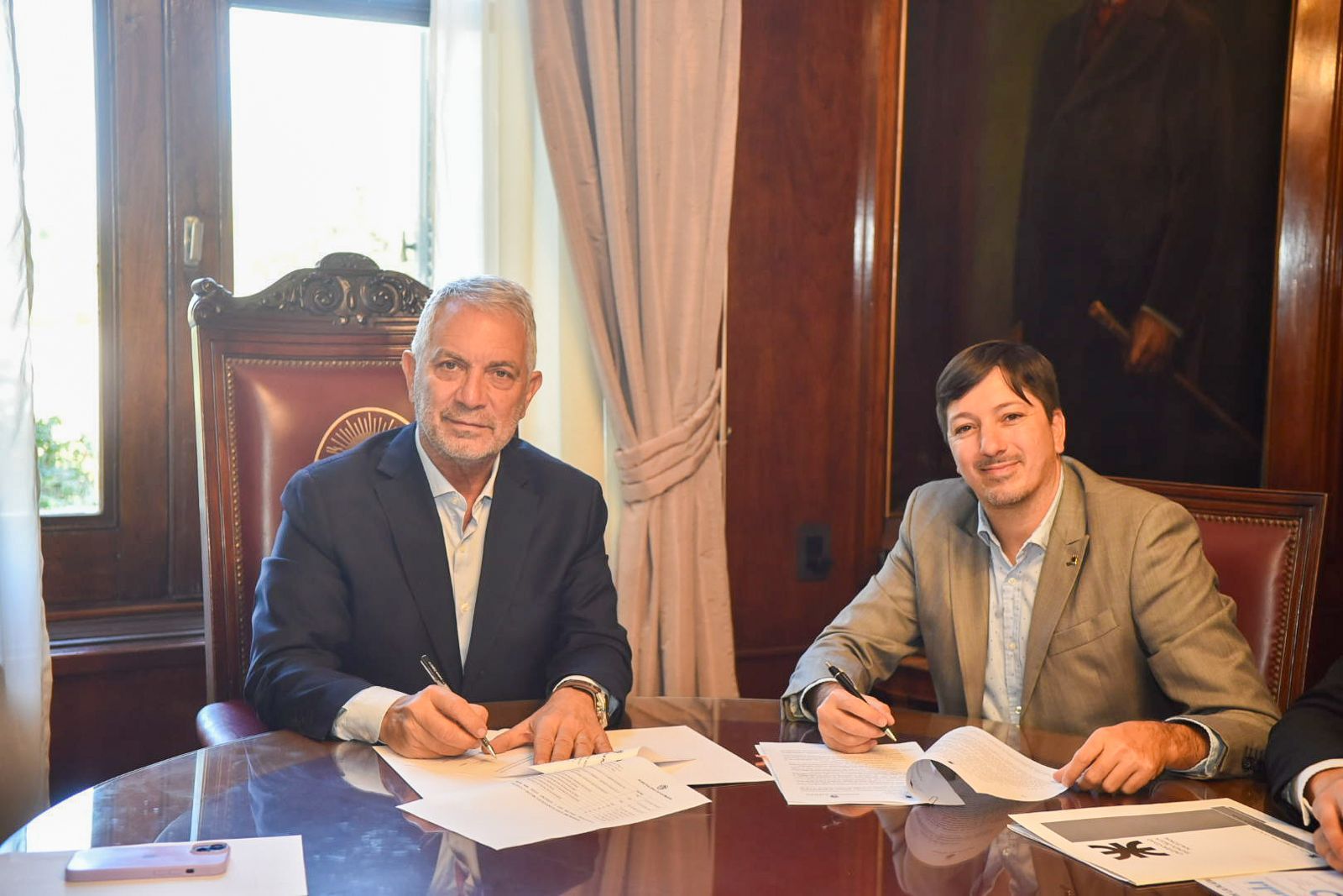 Alak firmó un convenio con la UTN y colocarán lectores biométricos en otras 70 dependencias municipales