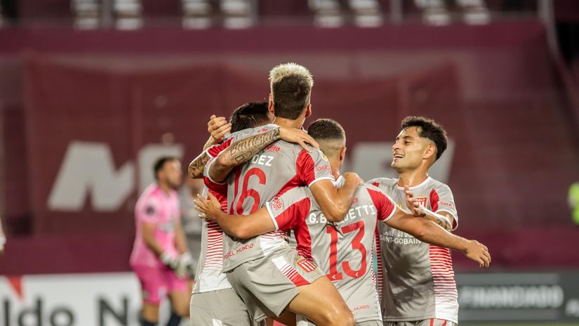 Estudiantes busca el liderato enfrentando a Platense en UNO
