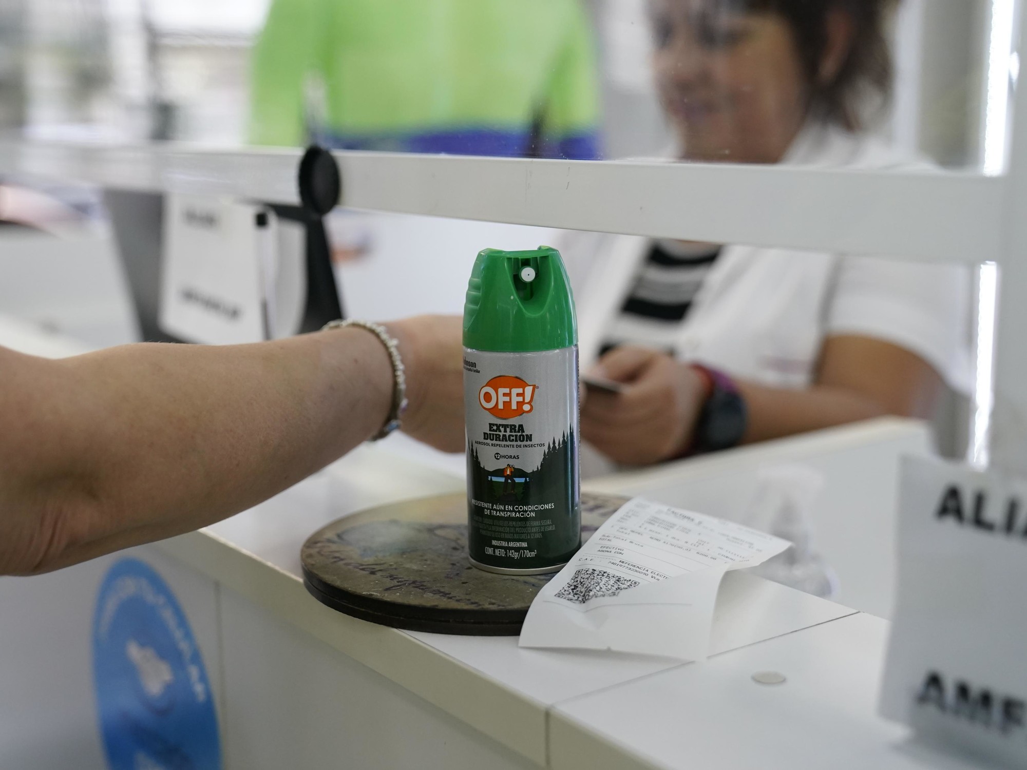 Porqué cuesta tan caro el repelente: los verdaderos motivos tras la disparada del precio