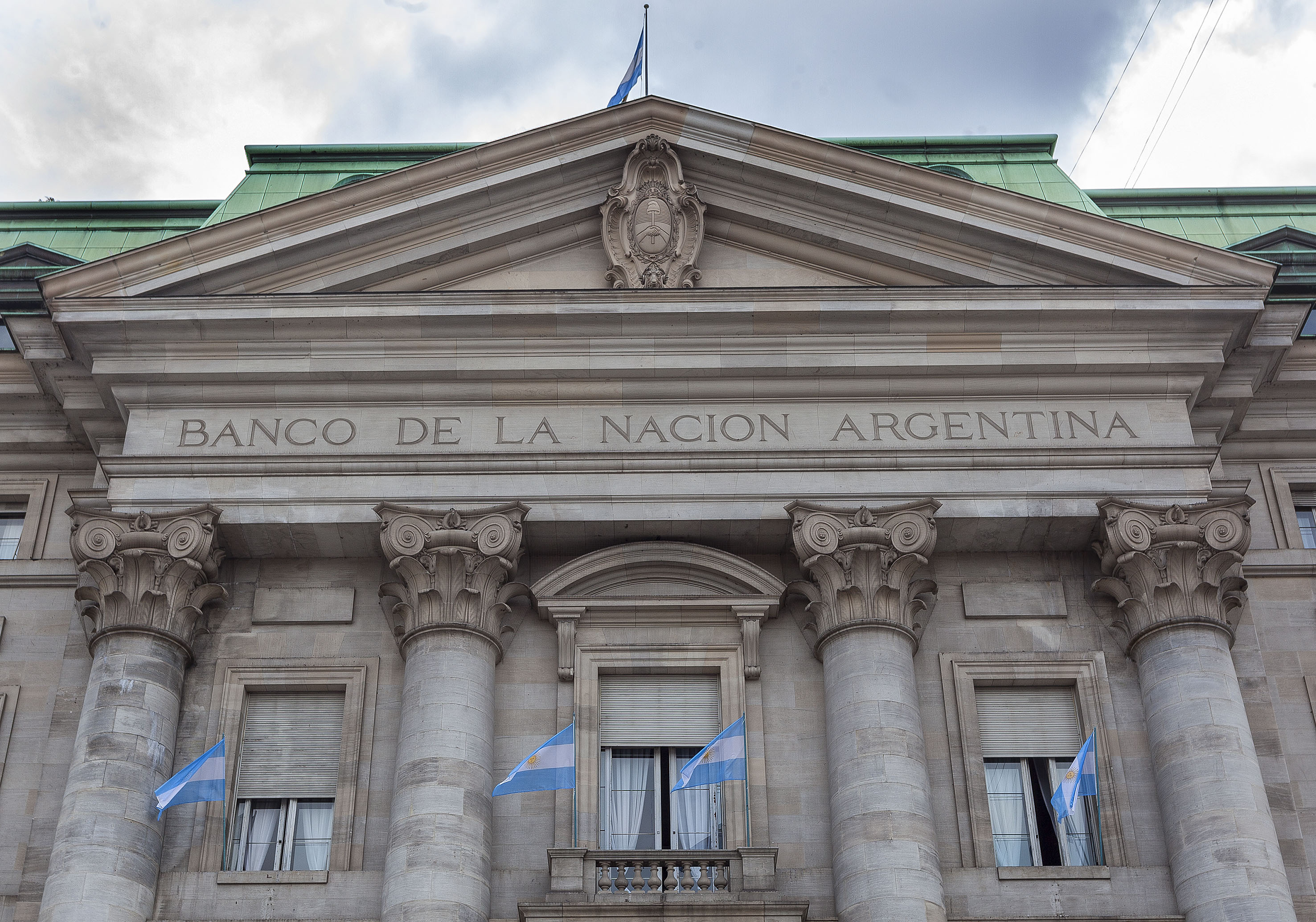 El Banco Nación reiteró que enviará los fondos para pagar los salarios de los docentes de la UNLP