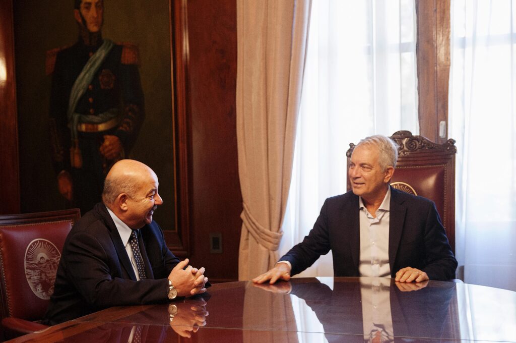 Los temas principales de la reunión de Tauber con Alak: la lucha contra el hambre, transporte e infraestructura