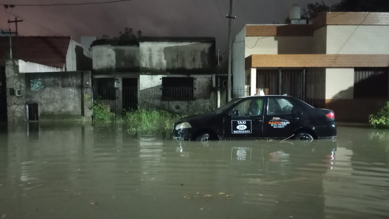 Ya hay más de 250 personas evacuadas en Berisso