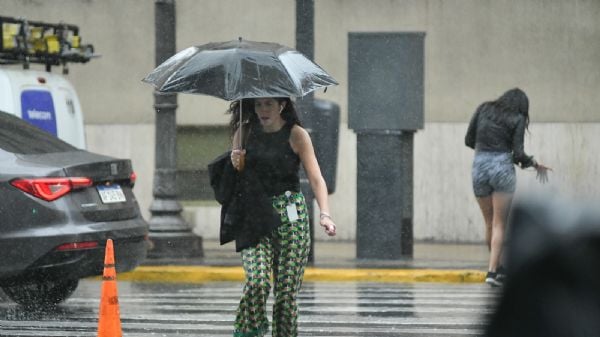 Sigue el temporal: renuevan el alerta amarillo en la Ciudad