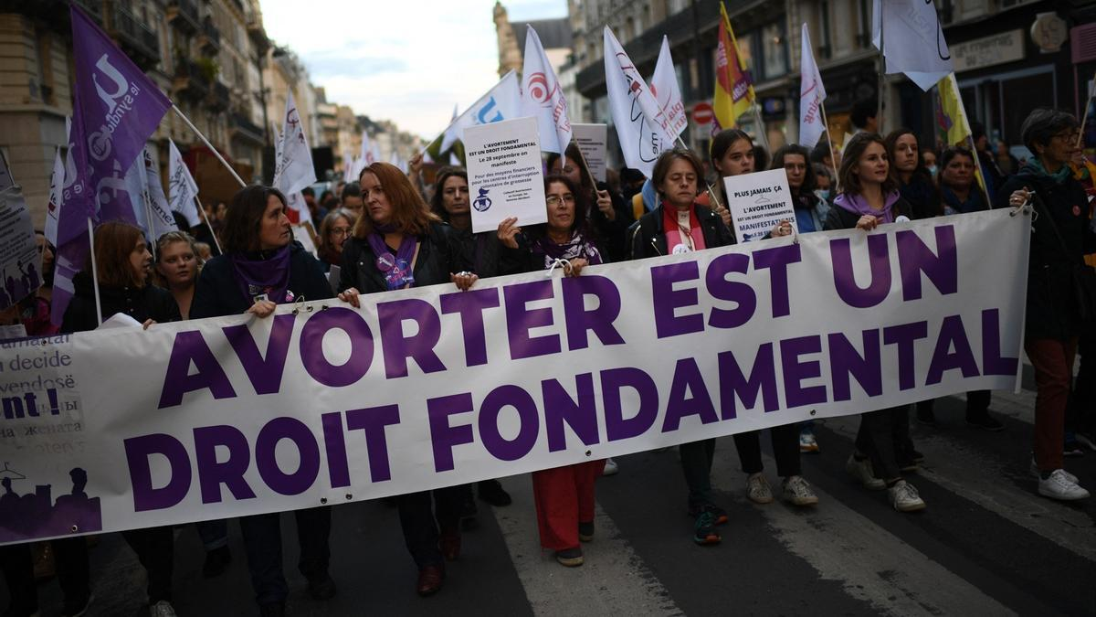 Francia se convirtió en el primer país en otorgar el derecho al aborto