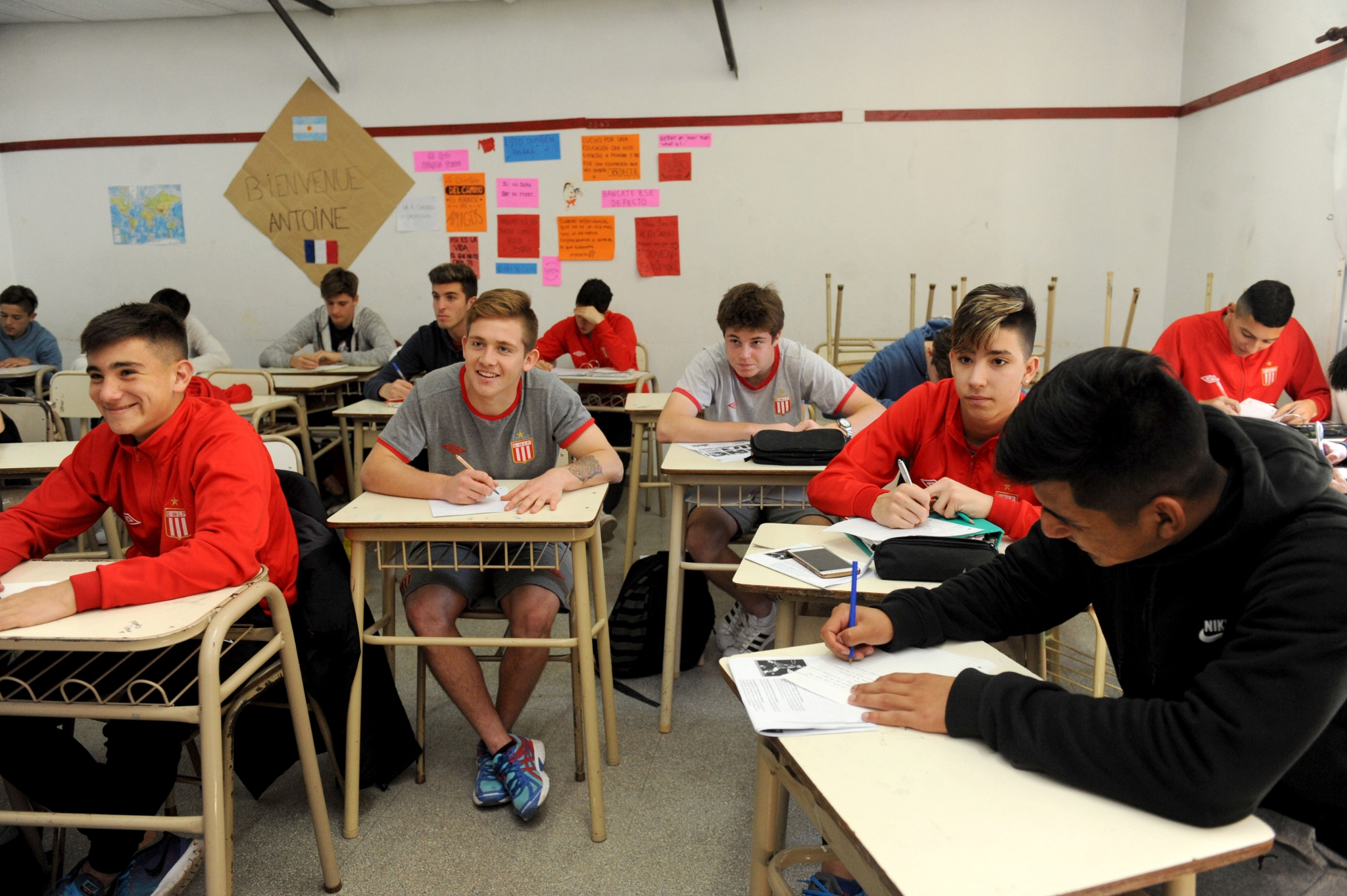 Diez años de la escuela para futbolistas de Estudiantes: una iniciativa que revolucionó la relación entre la educación y el deporte