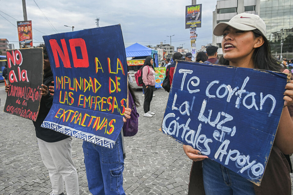 Nueva crisis en Ecuador: sin energía y con suspensión de días laborales