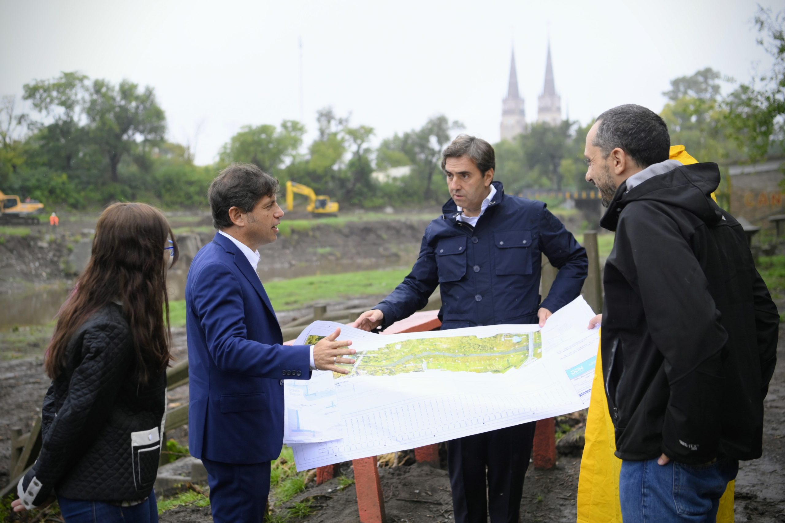 Kicillof recorrió las obras de saneamiento y adecuación del cauce del Río Luján
