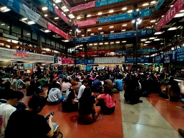 Estudiantes se quedaron a dormir en la Ciudad Universitaria en la previa a la Marcha Federal