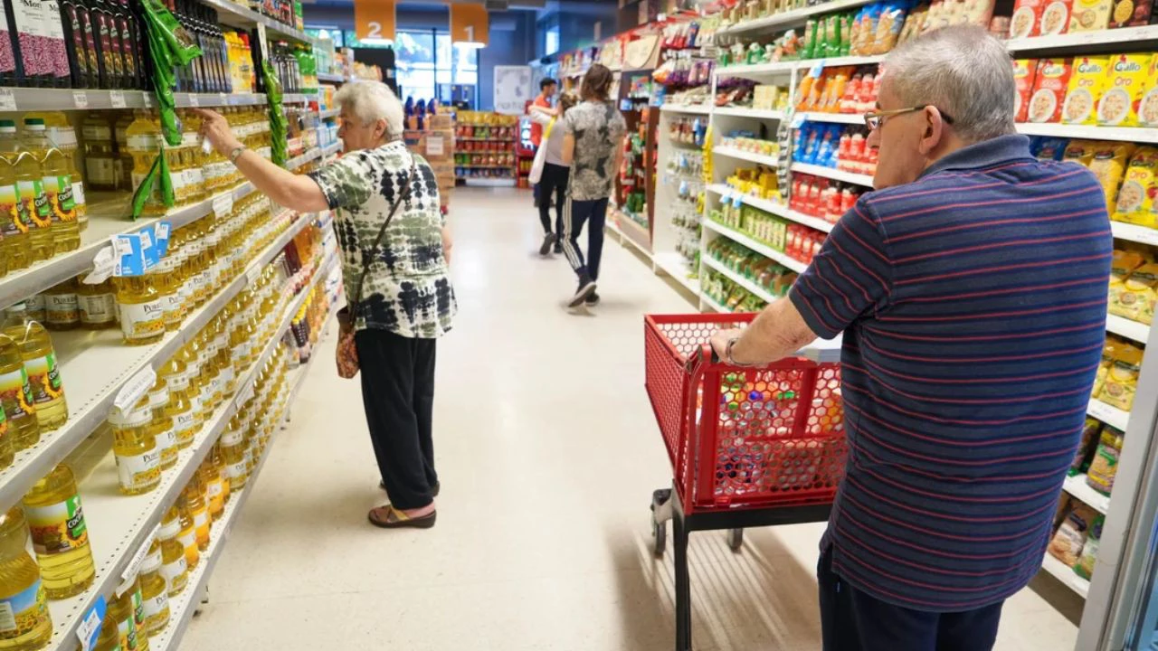 Recesión: el consumo masivo cayó 20,4% interanual en abril