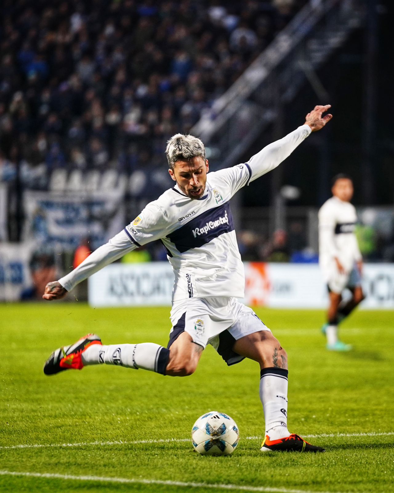 Gimnasia goleó a Banfield y se consolida la mano de Méndez
