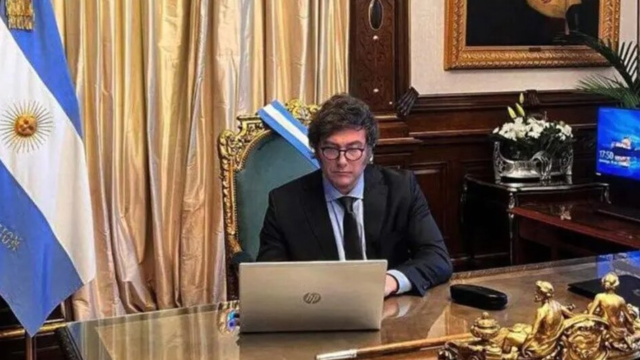 Milei admitió que no leyó la nota de la revista Time donde lo destrozan