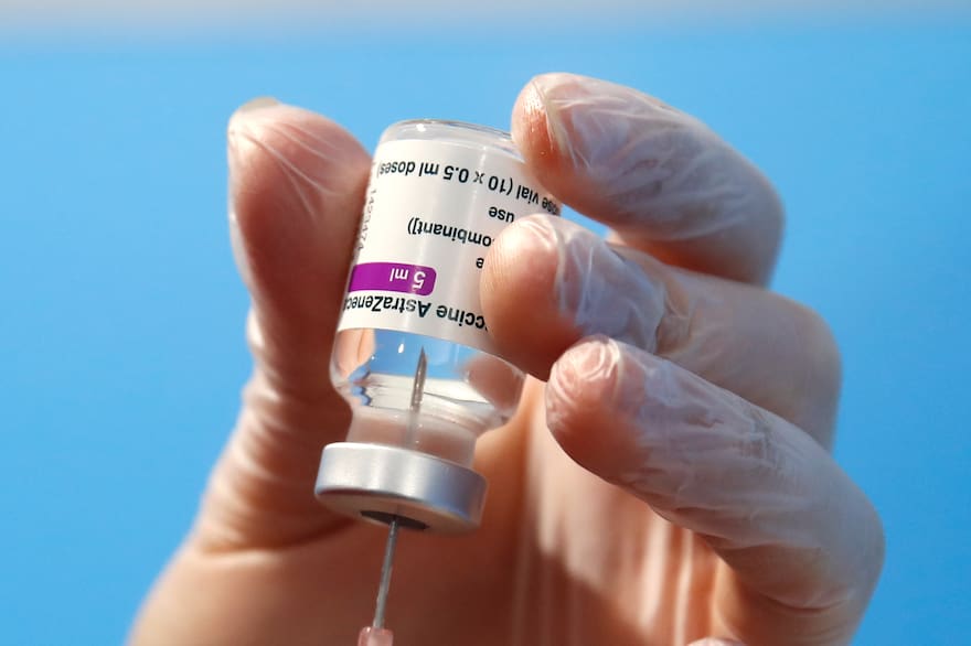 AstraZeneca empezó a retirar su vacuna contra el Covid-19 tras conocerse que provoca efectos secundarios