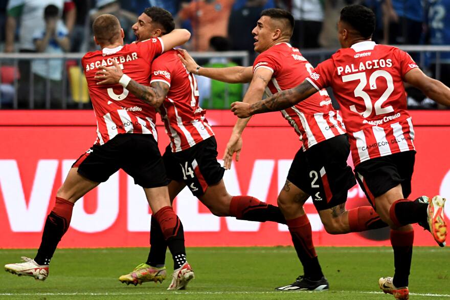 Agónico final: El Pincha trae la Copa a la ciudad