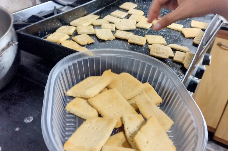 La Universidad elabora galletitas nutritivas para los comedores de la Región