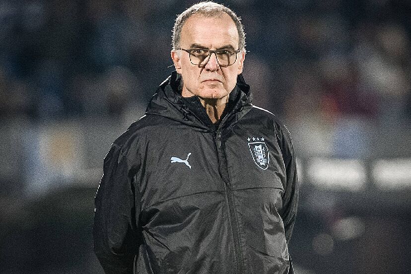 El enojo de Bielsa con la Conmebol antes del debut de Uruguay