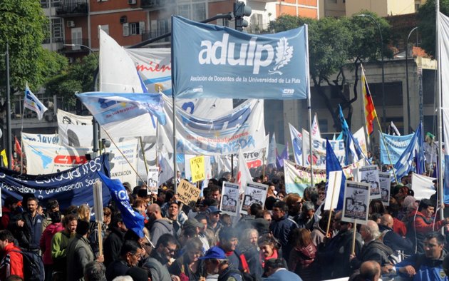 Arrancó el paro docente de 48 horas en la Universidad