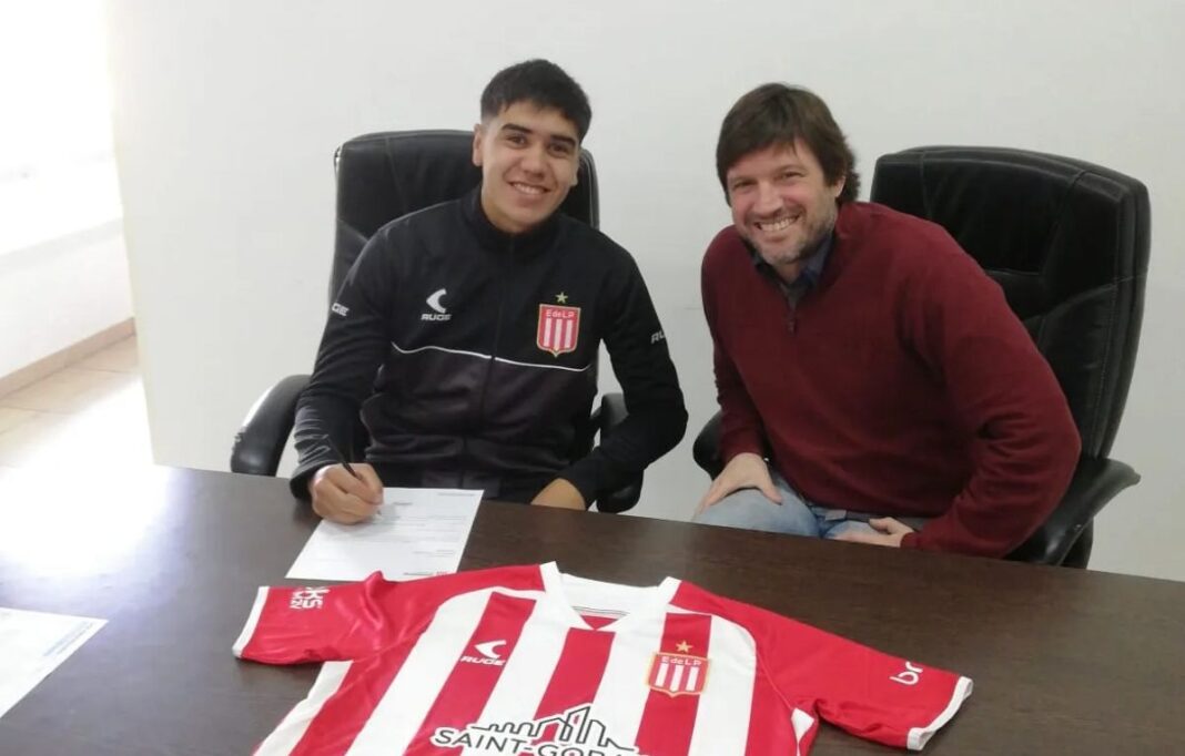 Joaquín Tobio Burgos firma su primer contrato profesional con Estudiantes
