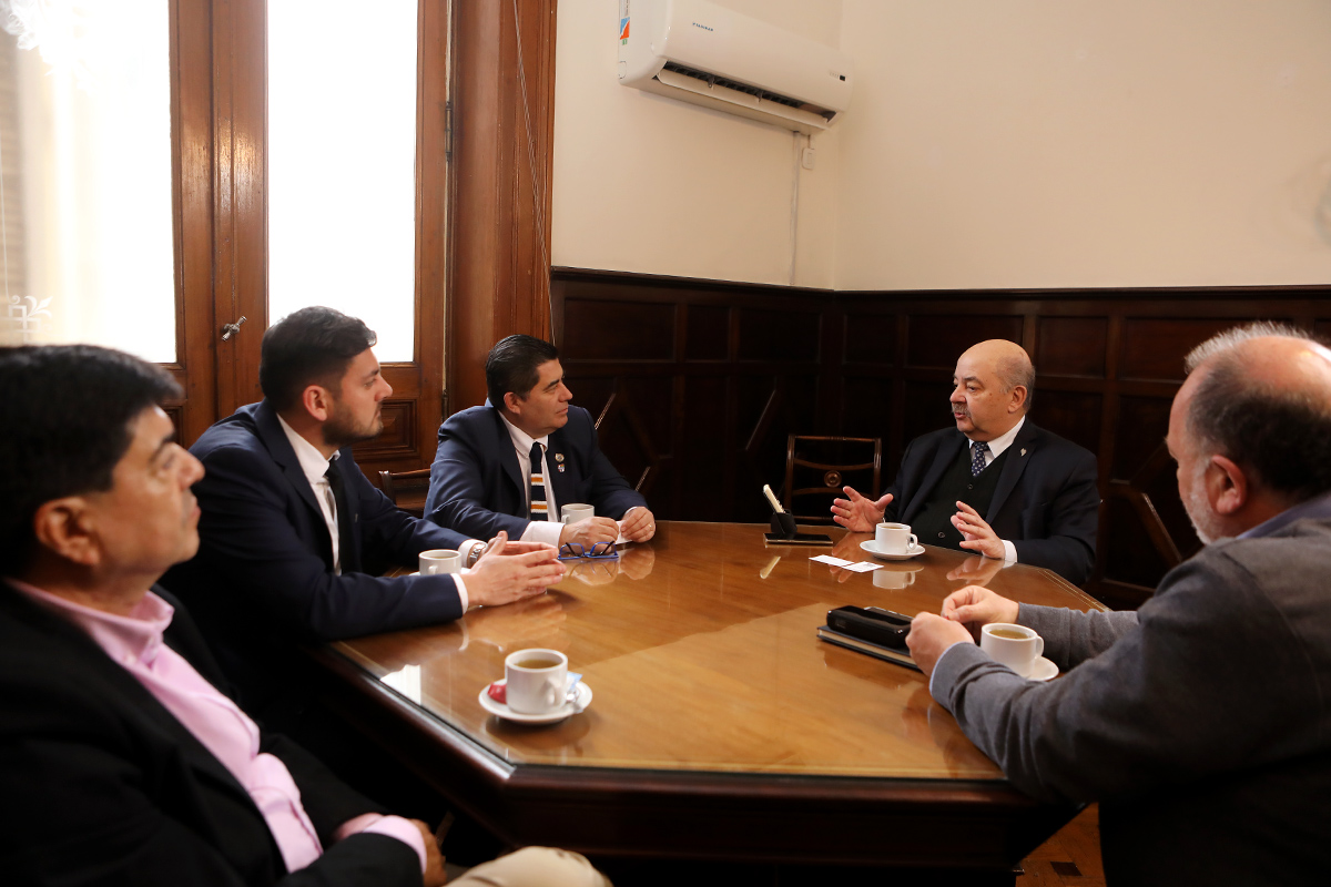 Colaboración académica regional: visita de Rectores chilenos a la UNLP