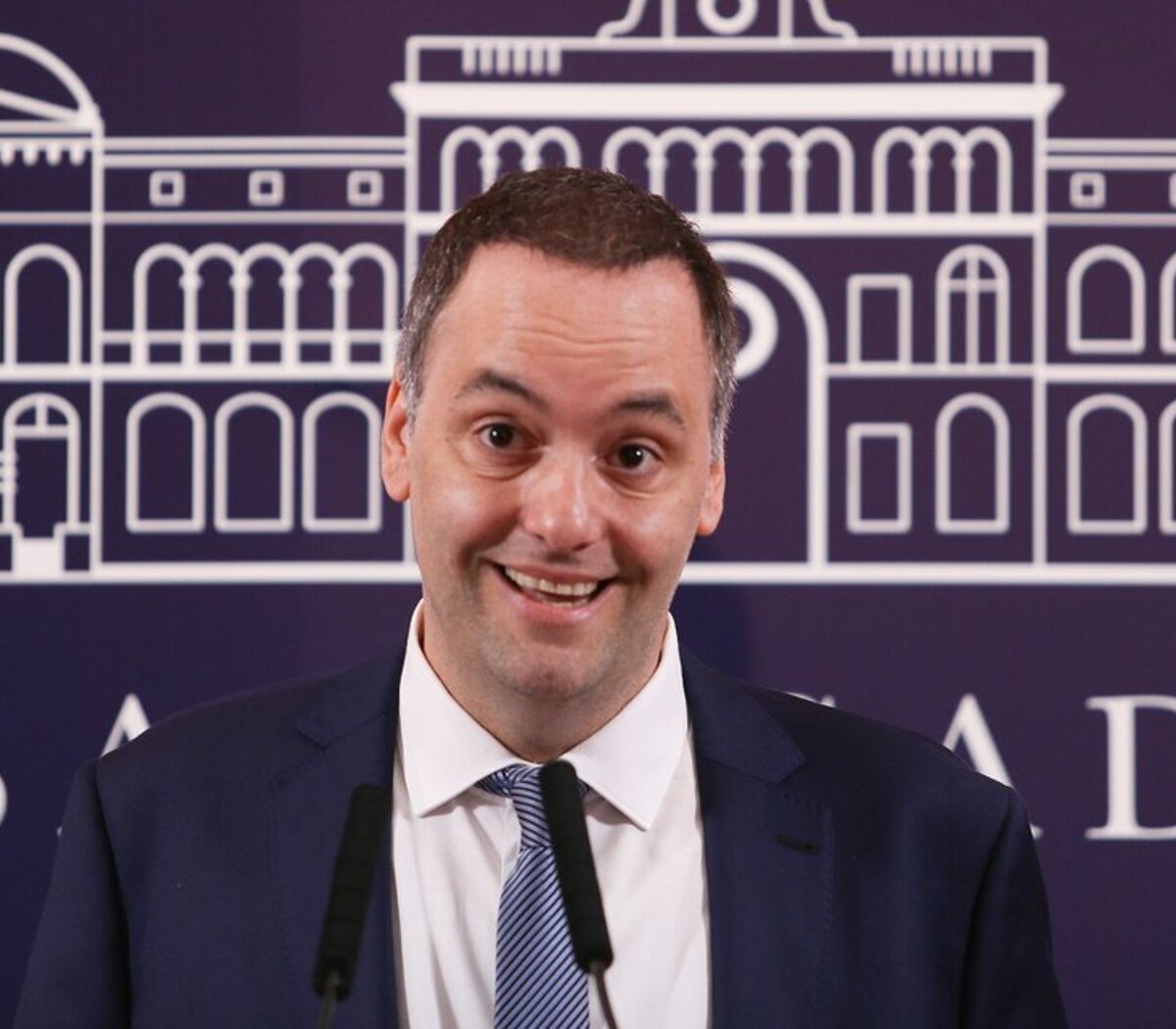 Es oficial la designación de Manuel Adorni como ministro: cuánto pasa a cobrar