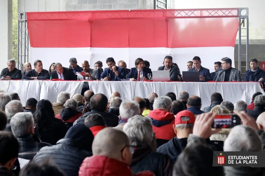 Cuándo realizaría Estudiantes la asamblea extraordinaria para aprobar el acuerdo con Gillett