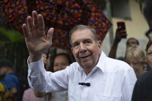 Edmundo González Urrutia llegó a España como asilado y reiteró sus denuncias de "amenazas"