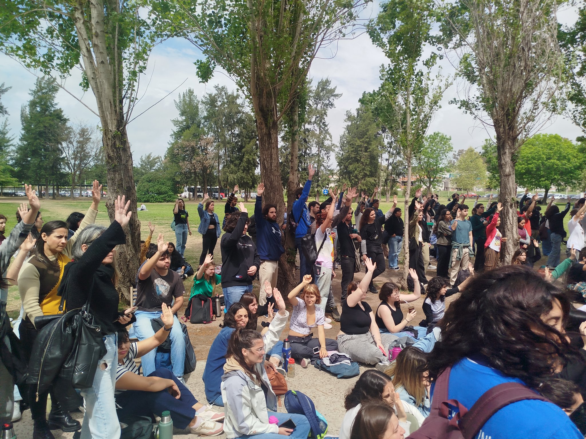 Estudiantes de la UNLP intensifican la lucha: las asambleas y tomas marcan el rumbo de la jornada