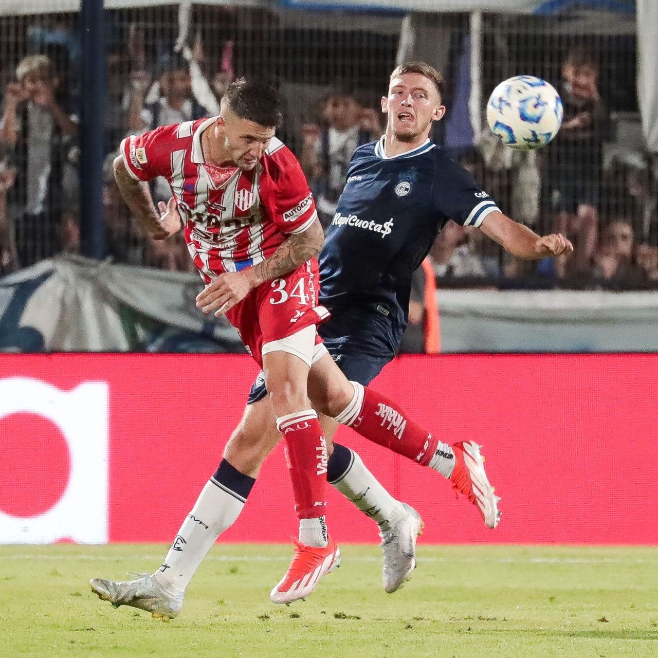 Gimnasia jugó mal, volvió a perder y el equipo se fue silbado