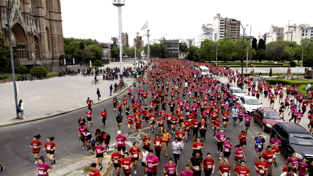 Más de 15 mil personas desafiaron las calles de La Plata en la Maratón de la UNLP