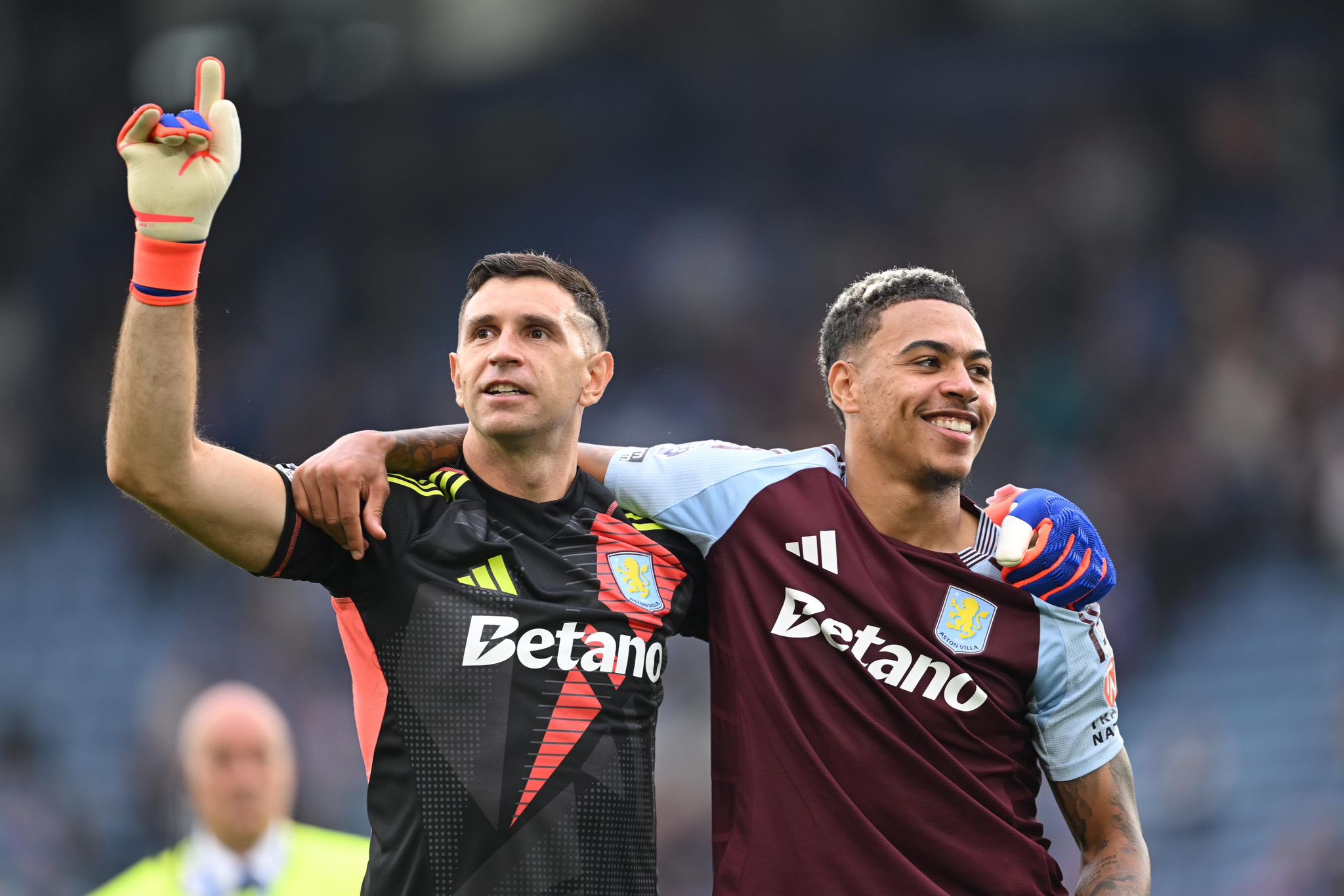 Champions League: Aston Villa recibe al Bayern Munich con Dibu Martínez como figura