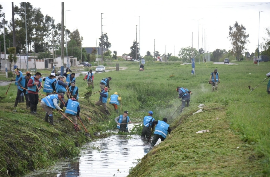 Más de 220 trabajadores se sumaron a la limpieza del afluente del Arroyo Maldonado