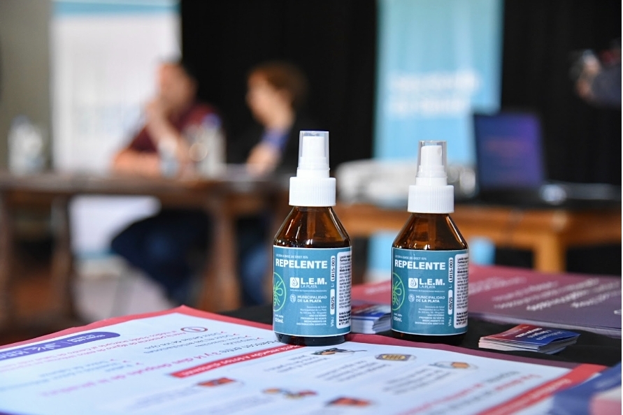 Operativo dengue en La Plata: descacharreo y capacitación en los barrios