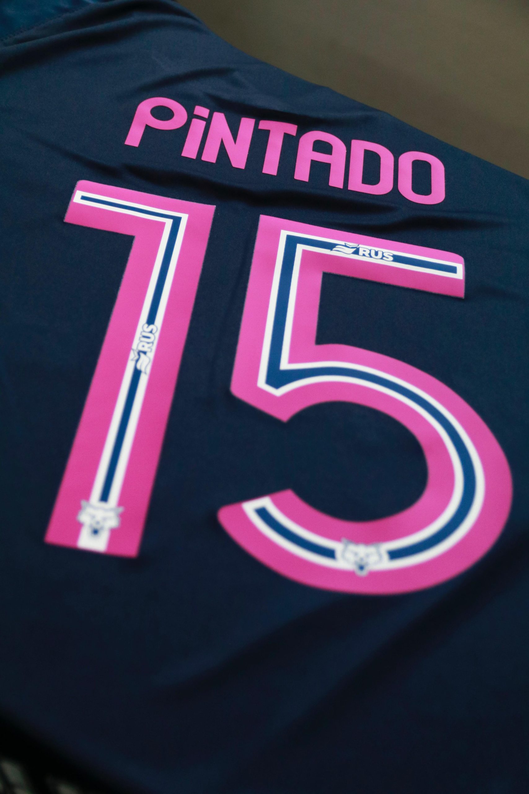 Gimnasia pinta de rosa su camiseta y toma acción en la lucha contra el cáncer de mama