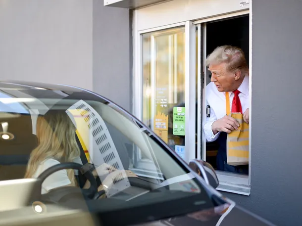 Todo por un voto: Trump atendió pedidos en un local de comidas rápidas
