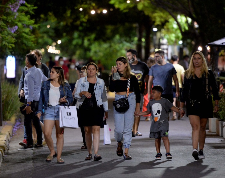 Noche de los Regalos y Gala de las Vidrieras: una propuesta para recorrer y disfrutar en La Plata