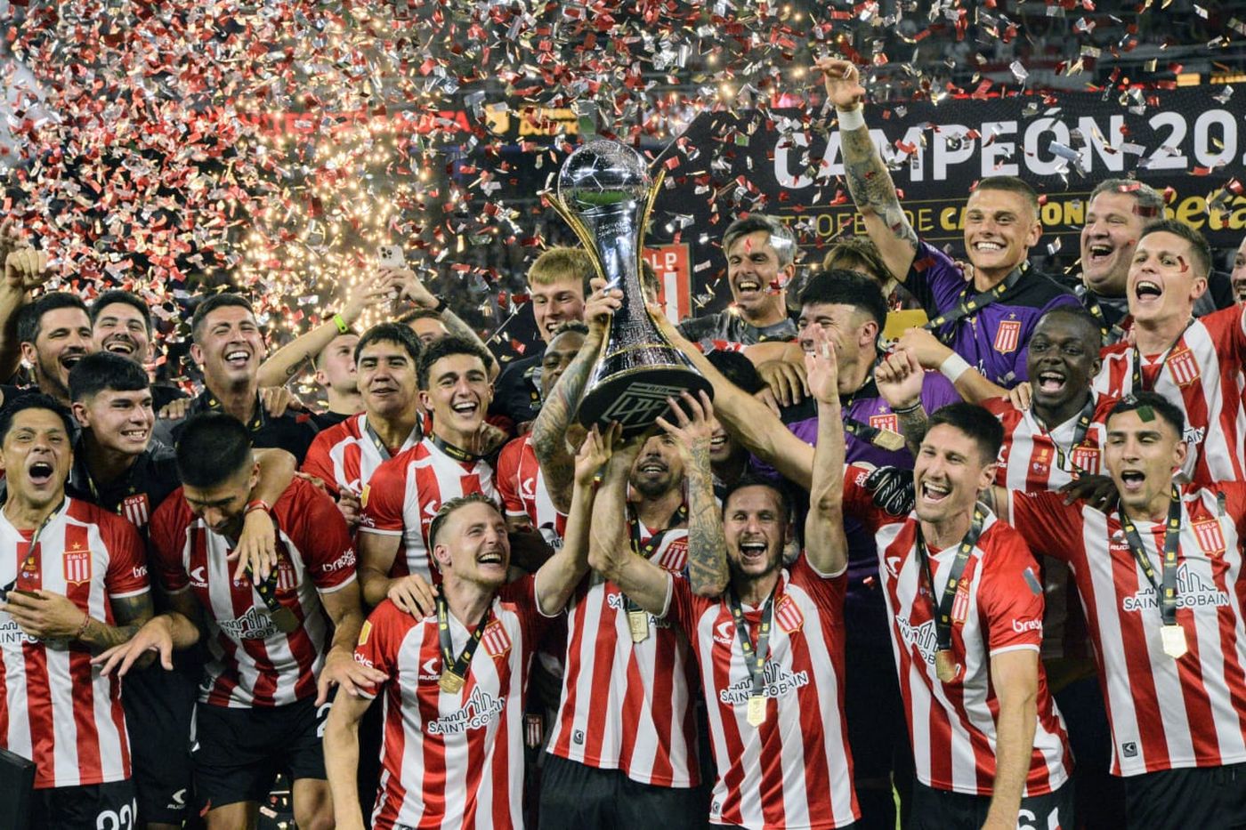 Estudiantes gritó nuevamente campeón y cerró el 2024 a pura fiesta